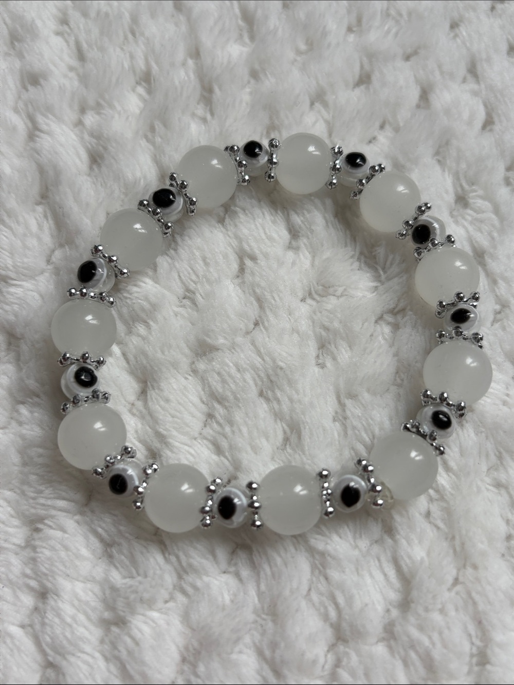 NWOT White Glass 10mm Beaded Stretch Bracelet With Evil Eye Beads